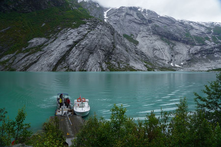 beautiful-green-lake.jpg