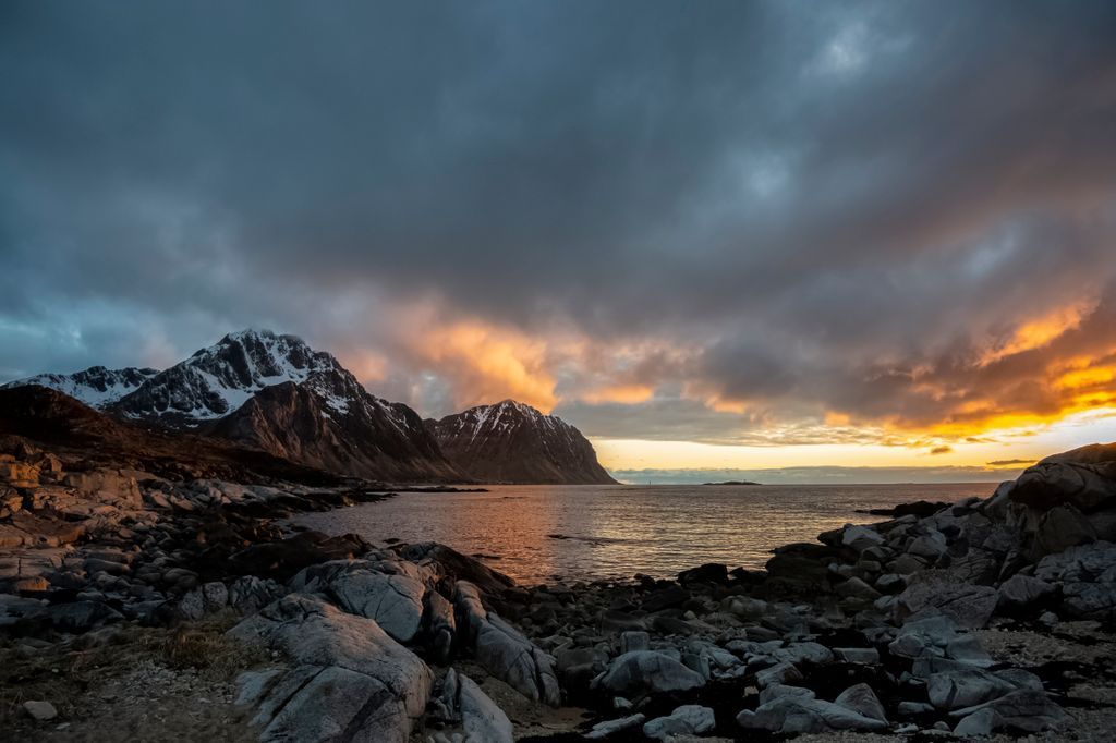 rocks-and-midnightsun.jpg